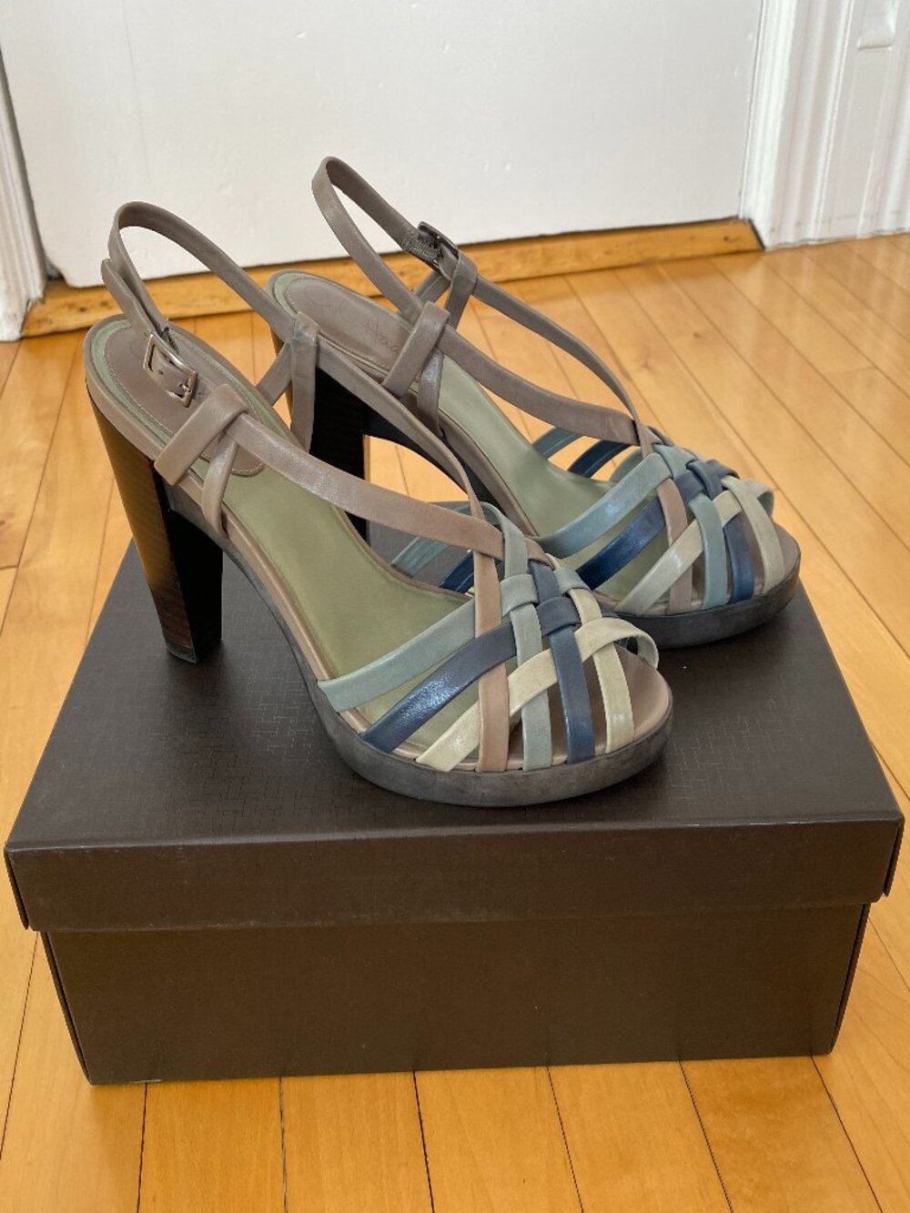 Cole Haan W’s Chloe Nike Air Sandals-Size 9.5. EXCELLENT CONDITION!